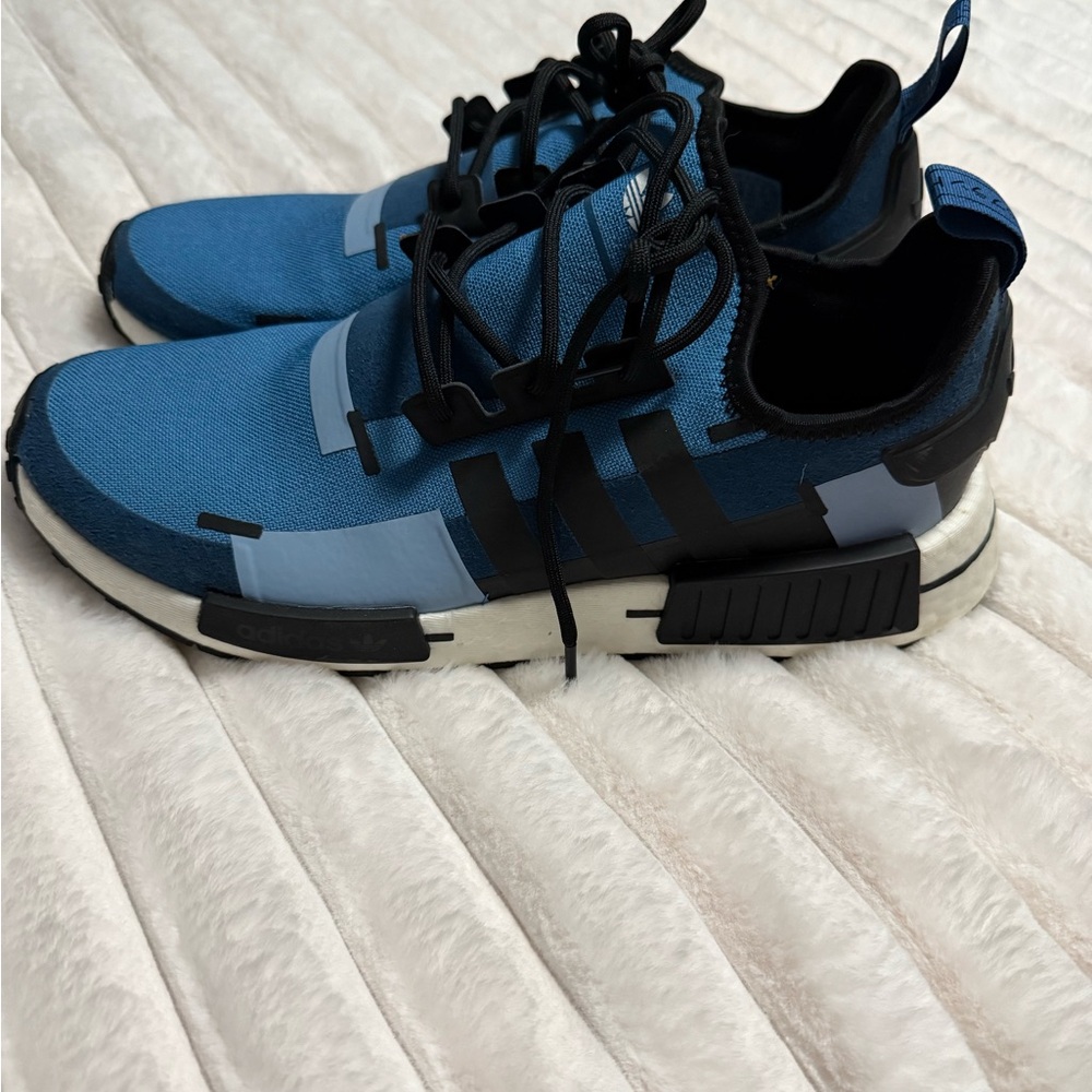 Adidas Men's Black and Blue Sneakers
